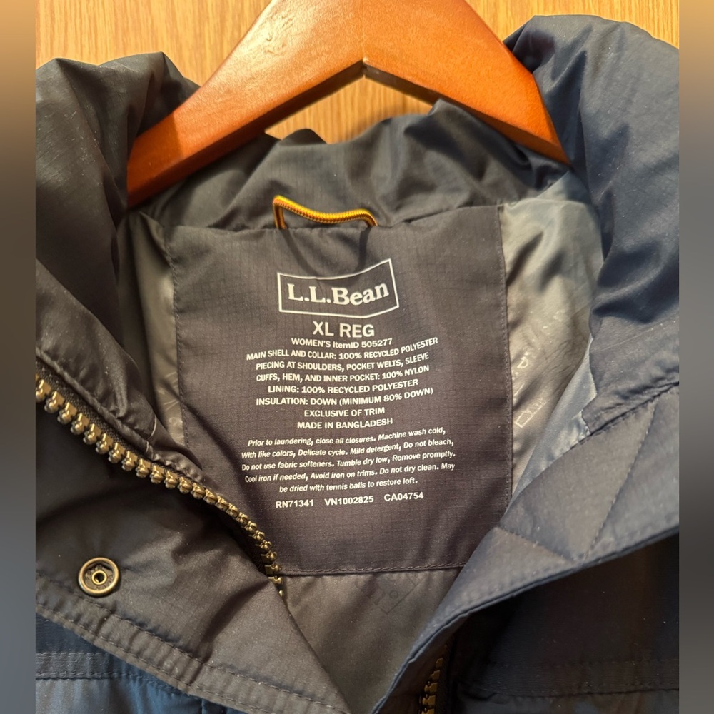 Women's LL Bean Mountain Classic Down Parka w/Hood XL.    Rated Warmest. NWOT - Picture 4 of 7